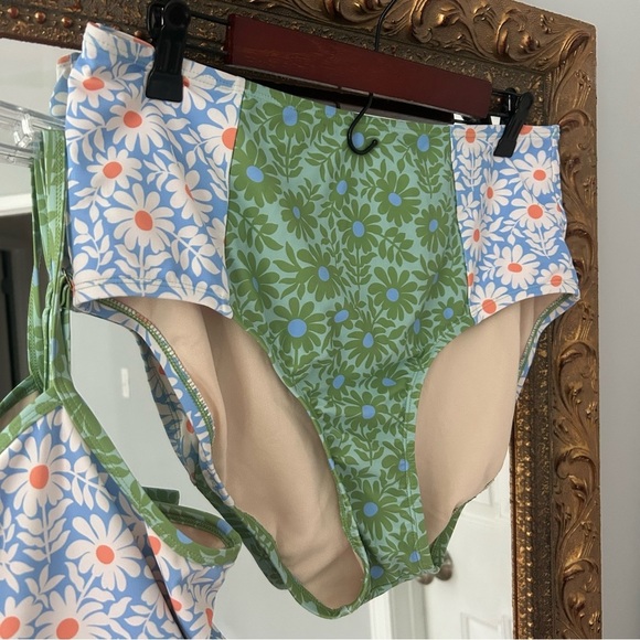 LIME RICKI SWIMWEAR Bralette and high waisted bottoms In Daisy Patch - Picture 4 of 7